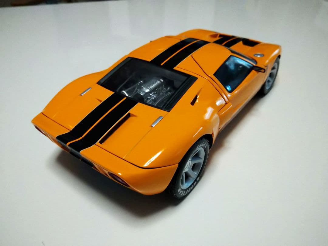 車　ダイキャストミニカー　1/18　フォードＧＴ　ＢＥＡＮＴＡＬＫ　Ｇ.Ｐ