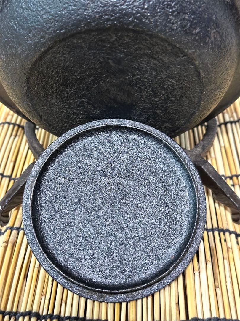 未使用品、保管品　南部岩鋳 四代目清末作 １５型　九重アラレ　南部鉄瓶