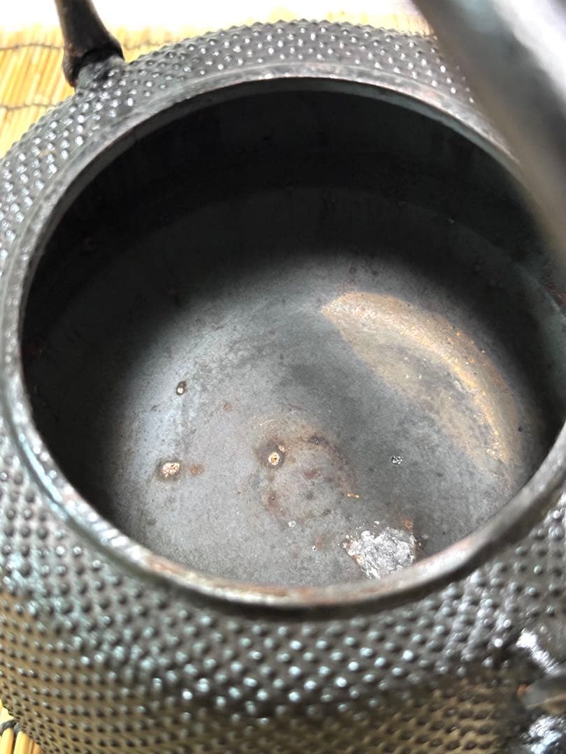 未使用品、保管品　南部岩鋳 四代目清末作 １５型　九重アラレ　南部鉄瓶