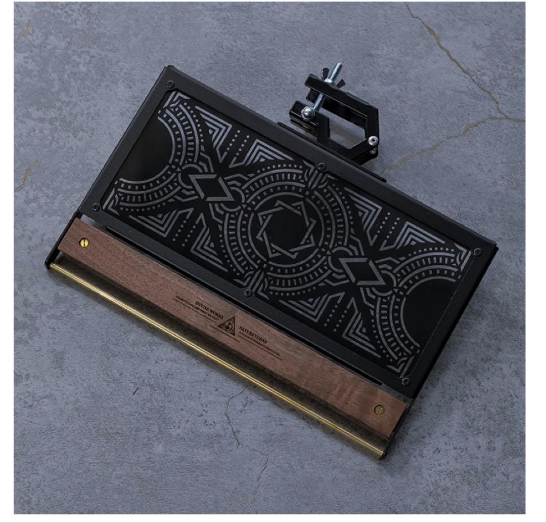 DEVISEＷＯＲＫＳ　ATTCHI ポールテーブル