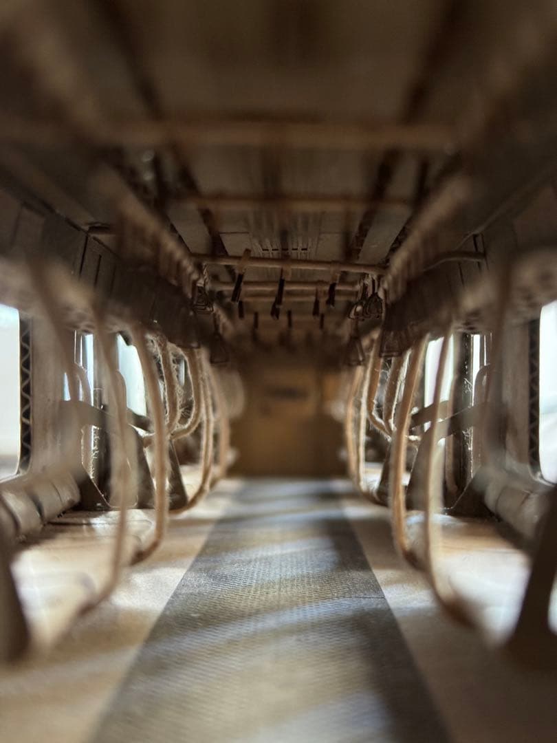 段ボール、紙　山手線E235系