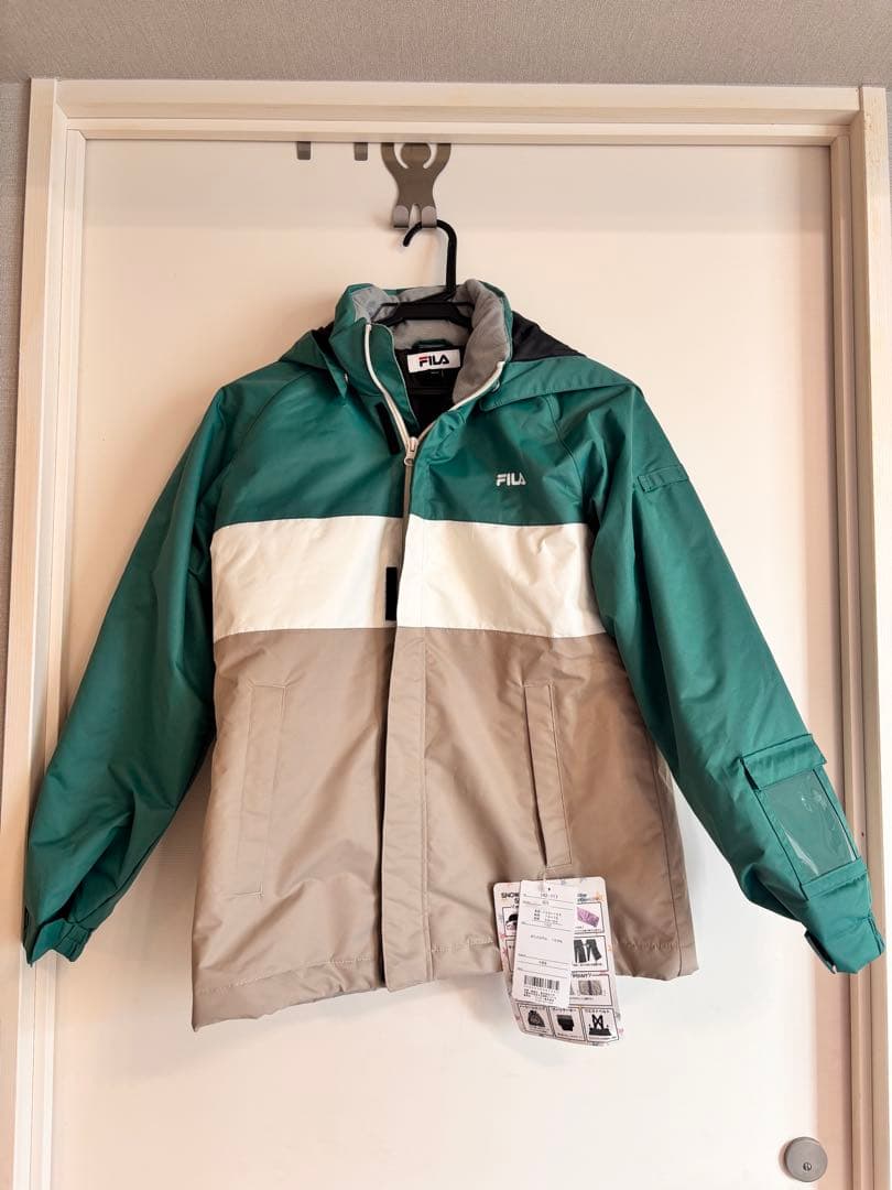値下げ中！新品、未使用　FILA キッズ　スノーウェア　スキーウェア　上下セット