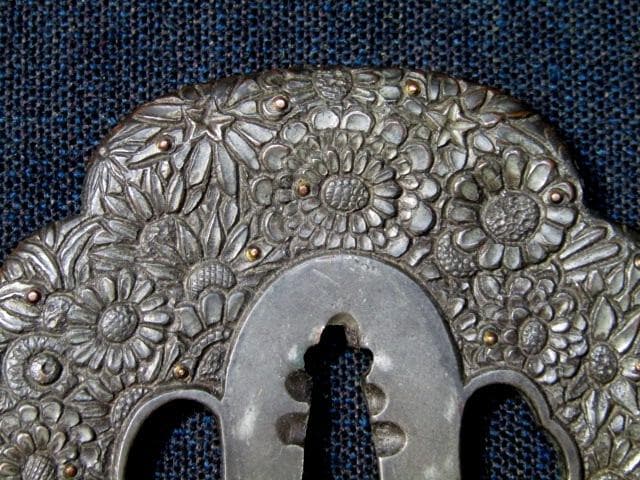 02★武具　刀装具　刀　脇差　銅鍔　金象嵌　菊文　木瓜型　箱付★