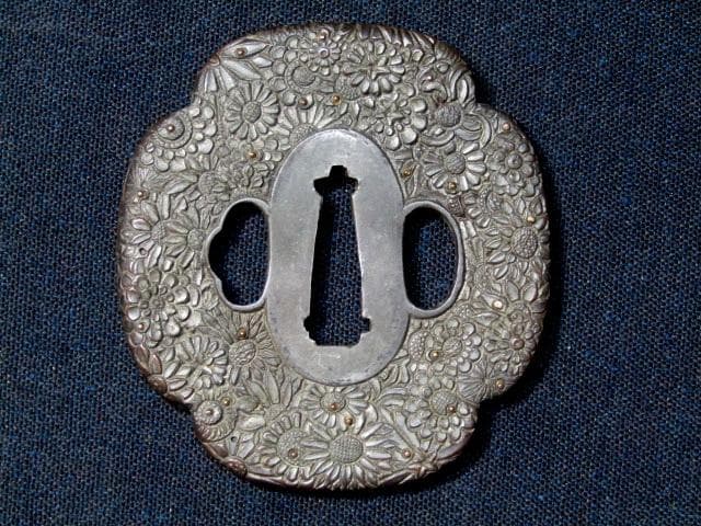 02★武具　刀装具　刀　脇差　銅鍔　金象嵌　菊文　木瓜型　箱付★