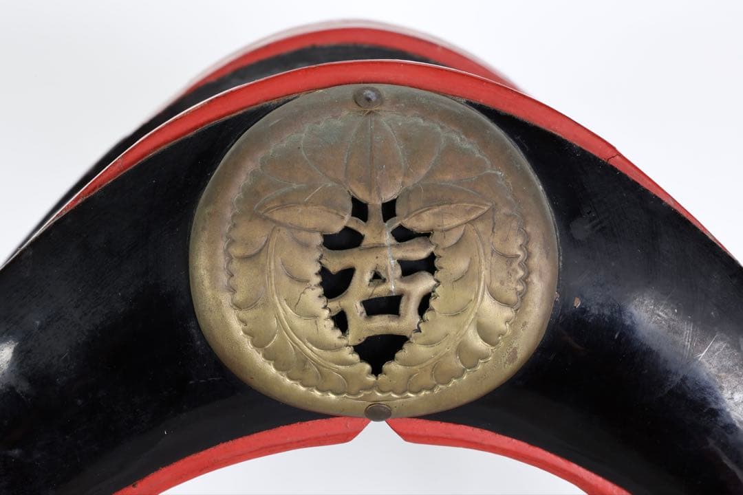 時代物 鞍 漆塗 螺鈿細工 家紋金具 木製 馬具 装飾鞍 古美術 骨董品 花嫁鞍