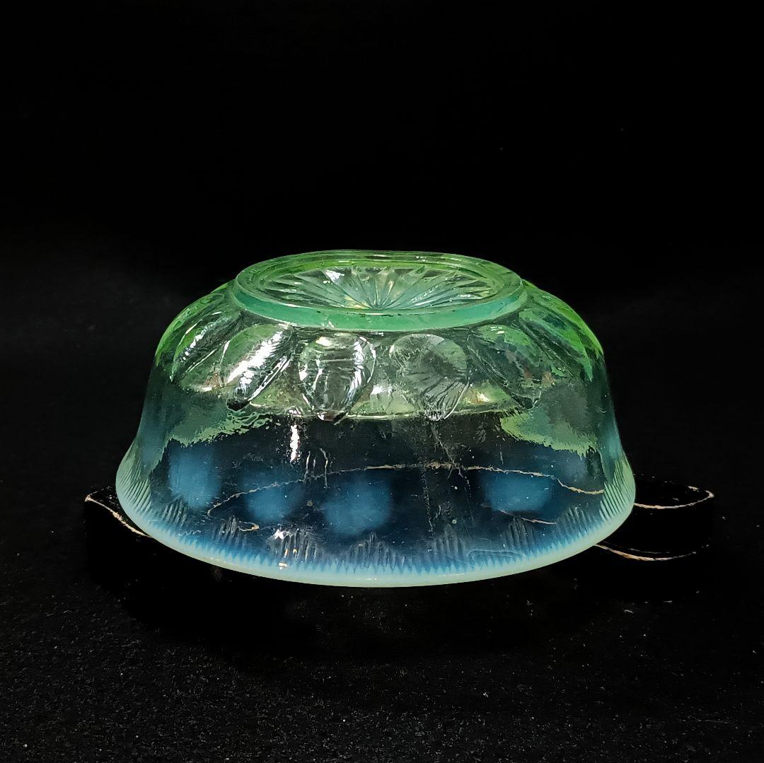 【希少】ウランガラス　乳白色　ガラスボウル　3枚　明治ガラス　大正ガラス