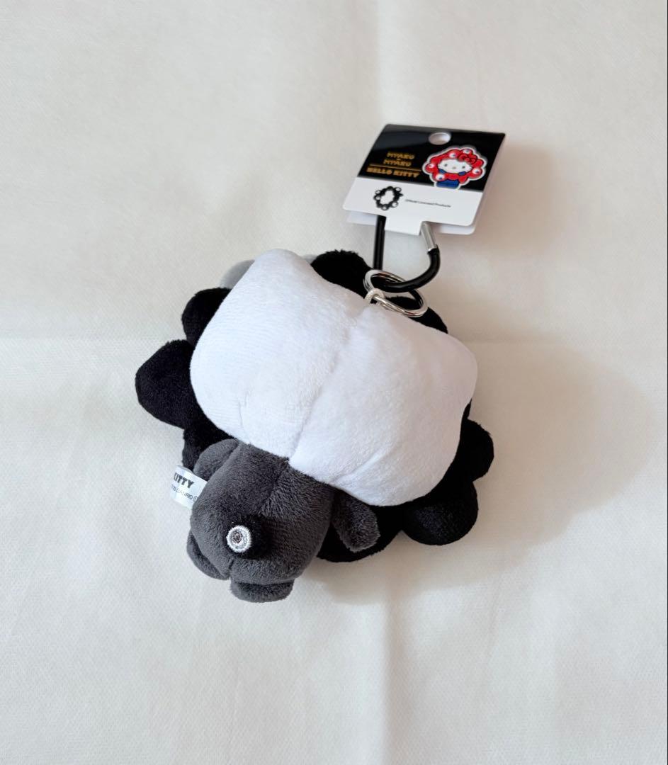 万博　サンリオ ミャクミャク ぬいぐるみ　黒　赤　キティ キーホルダー セット