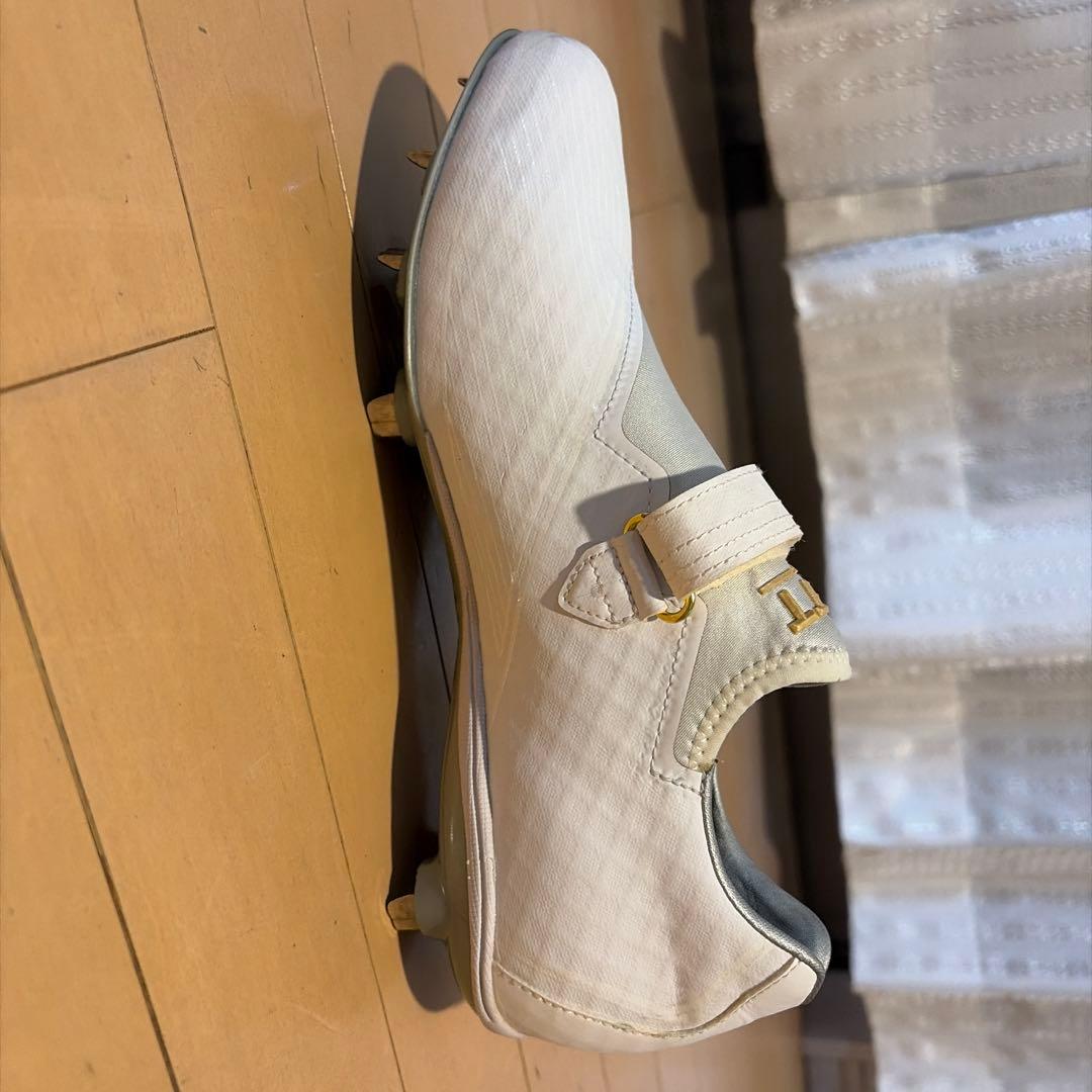 ZETTホワイト スパイクシューズ