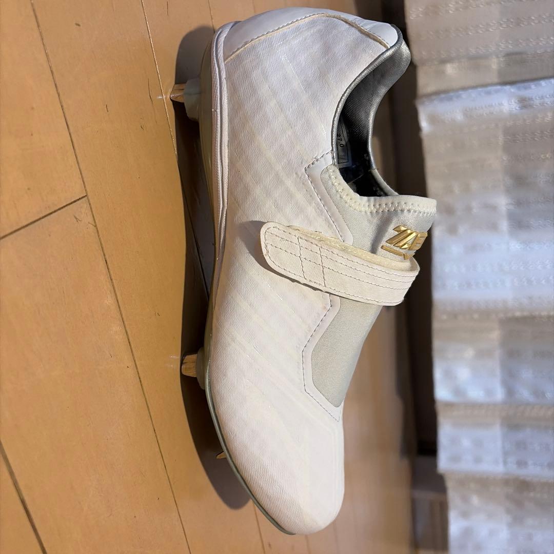 ZETTホワイト スパイクシューズ