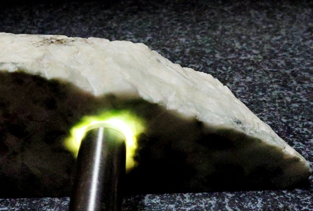 ★翡翠原石★糸魚川硬玉【小滝・切り出し・スライス394ｇ】