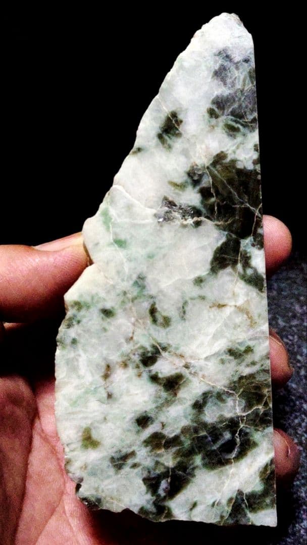 ★翡翠原石★糸魚川硬玉【小滝・切り出し・スライス394ｇ】