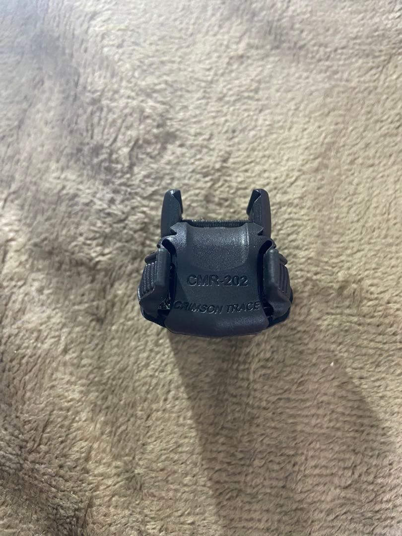 バ*ン様 実物Crimson Trace製タクティカルライトCMR-202