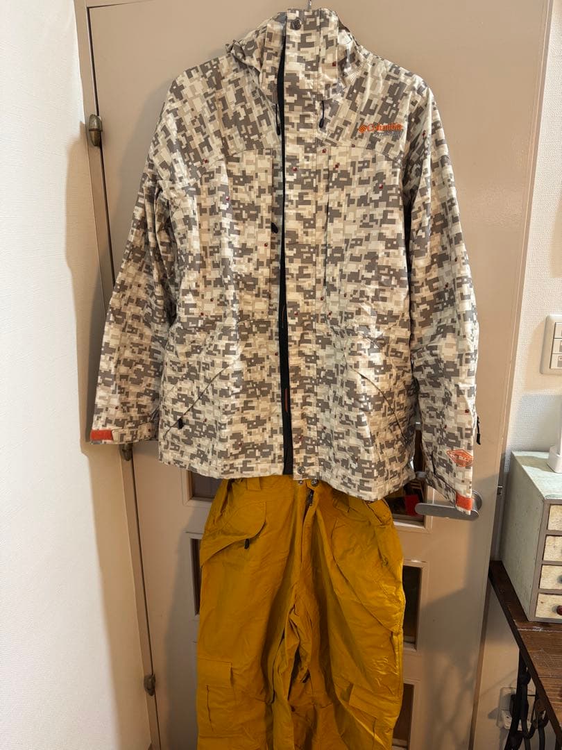 Columbia スノーボードウェアセット（カモフラージュ）