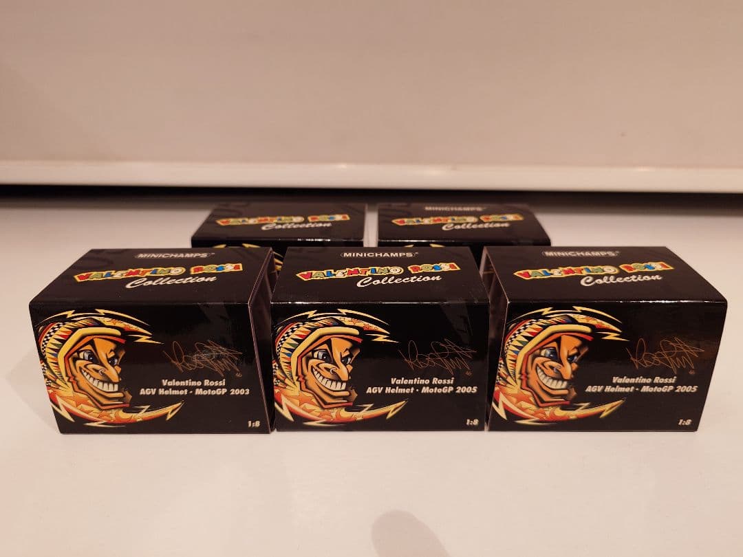 PMA ミニチャンプス 1/8 バレンティーノ・ロッシ ヘルメットコレクション