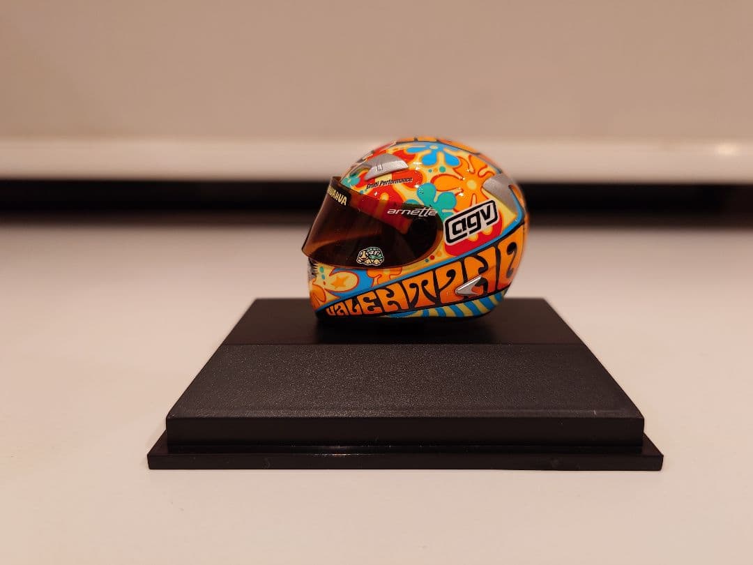 PMA ミニチャンプス 1/8 バレンティーノ・ロッシ ヘルメットコレクション