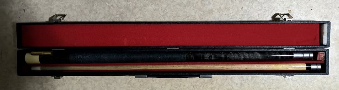 Adam XIV ビリヤードキュー (ケース、チョーク、カラーティップピック付)
