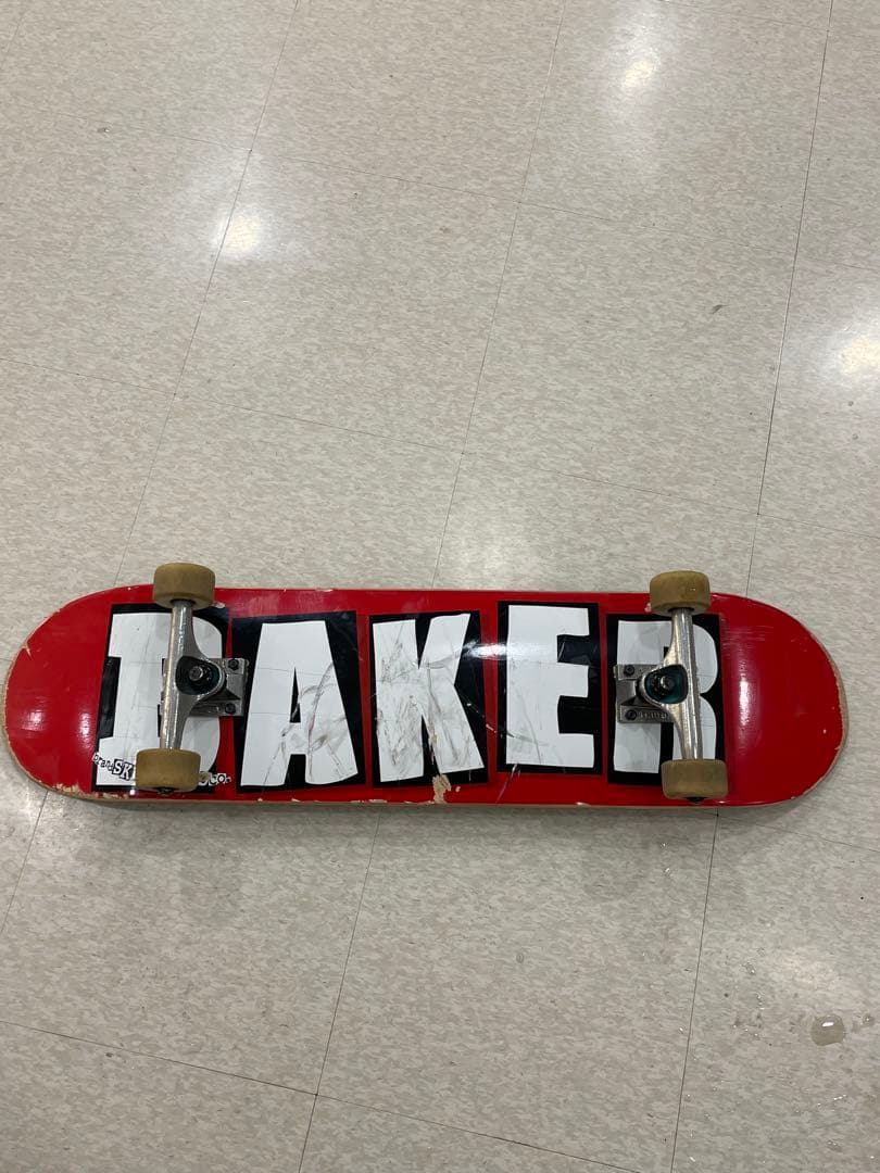 スケートボード　BAKER　デッキ　デッキのみ 8インチ　チップあり
