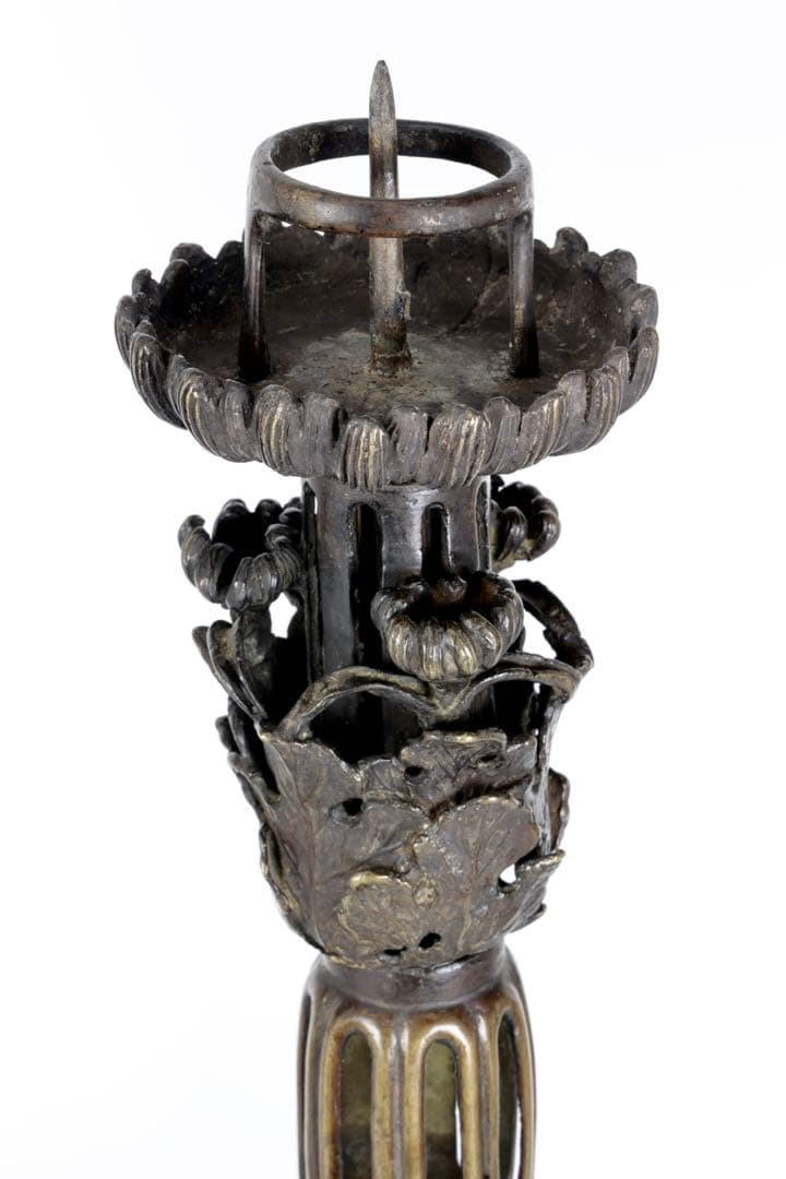 【大型燭台一対】透彫菊花文 細密彫刻 蝋燭立 仏教美術 仏壇 仏具 骨董 古美術