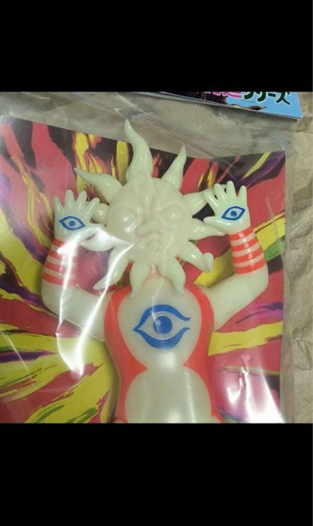 タローマン ソフビ 蓄光版