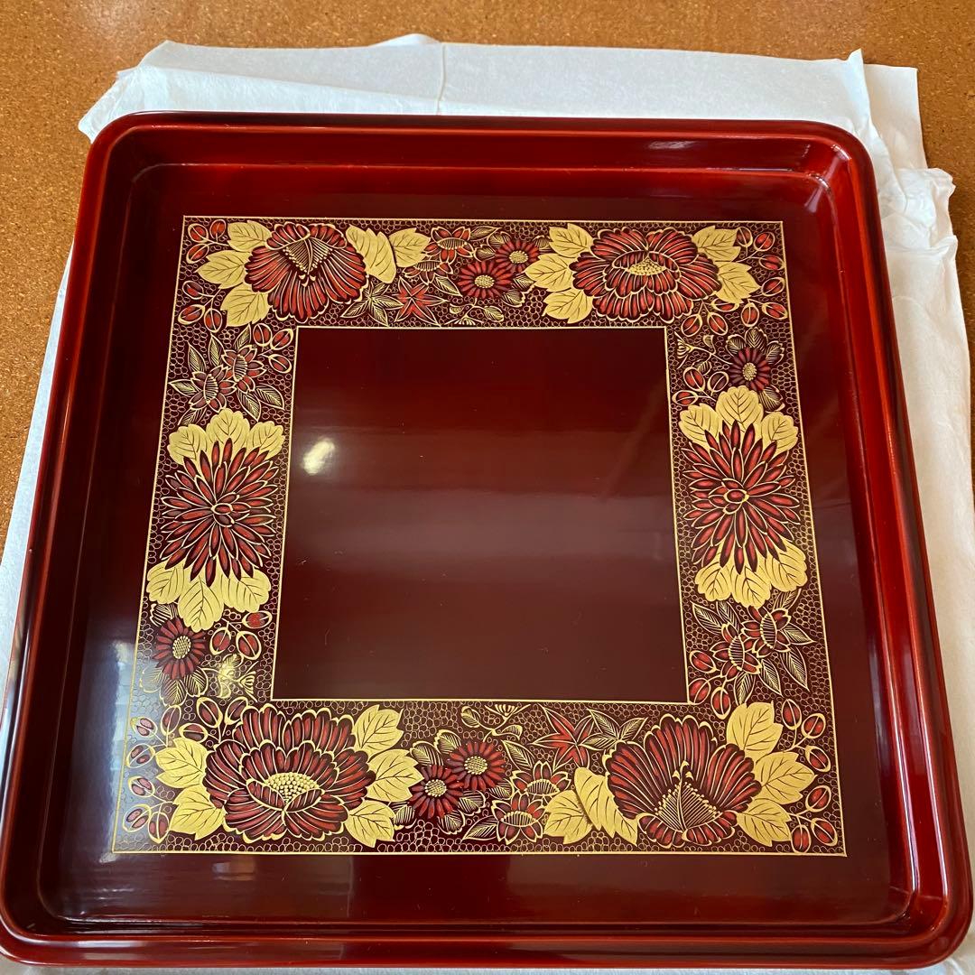 輪島塗　塩徳屋　精撰漆器 台付二段重箱 沈金花柄 美術工芸品　布着堅地漆器