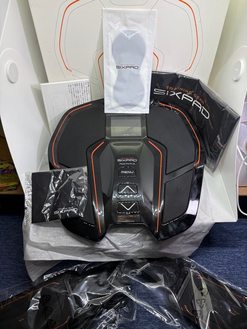 【年末感謝セール】【超美品】SIXPAD フットフィットプラス
