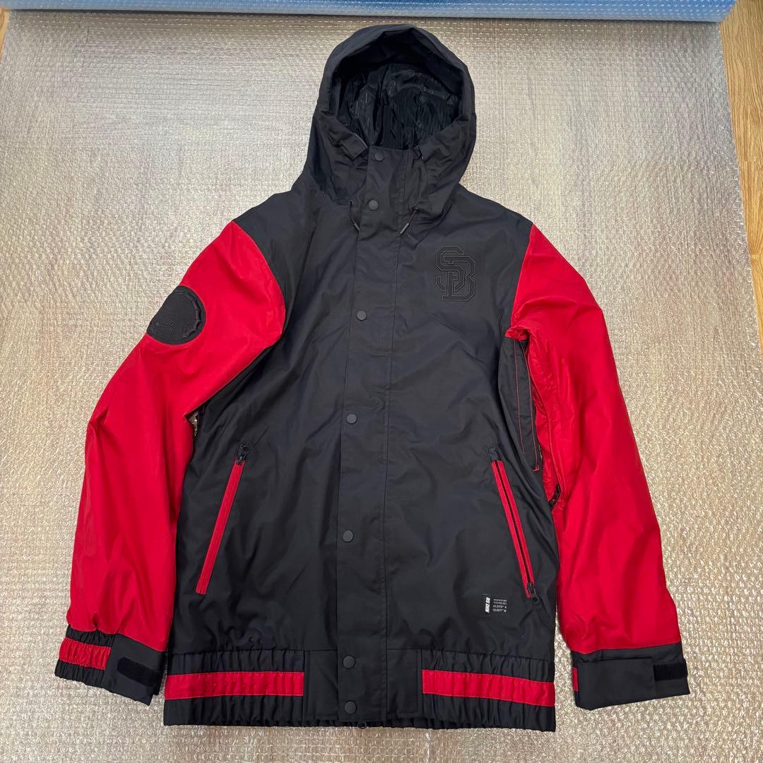 美品　希少　NIKE SB Mサイズ　スノーボードウェア　スキー　ジャケット