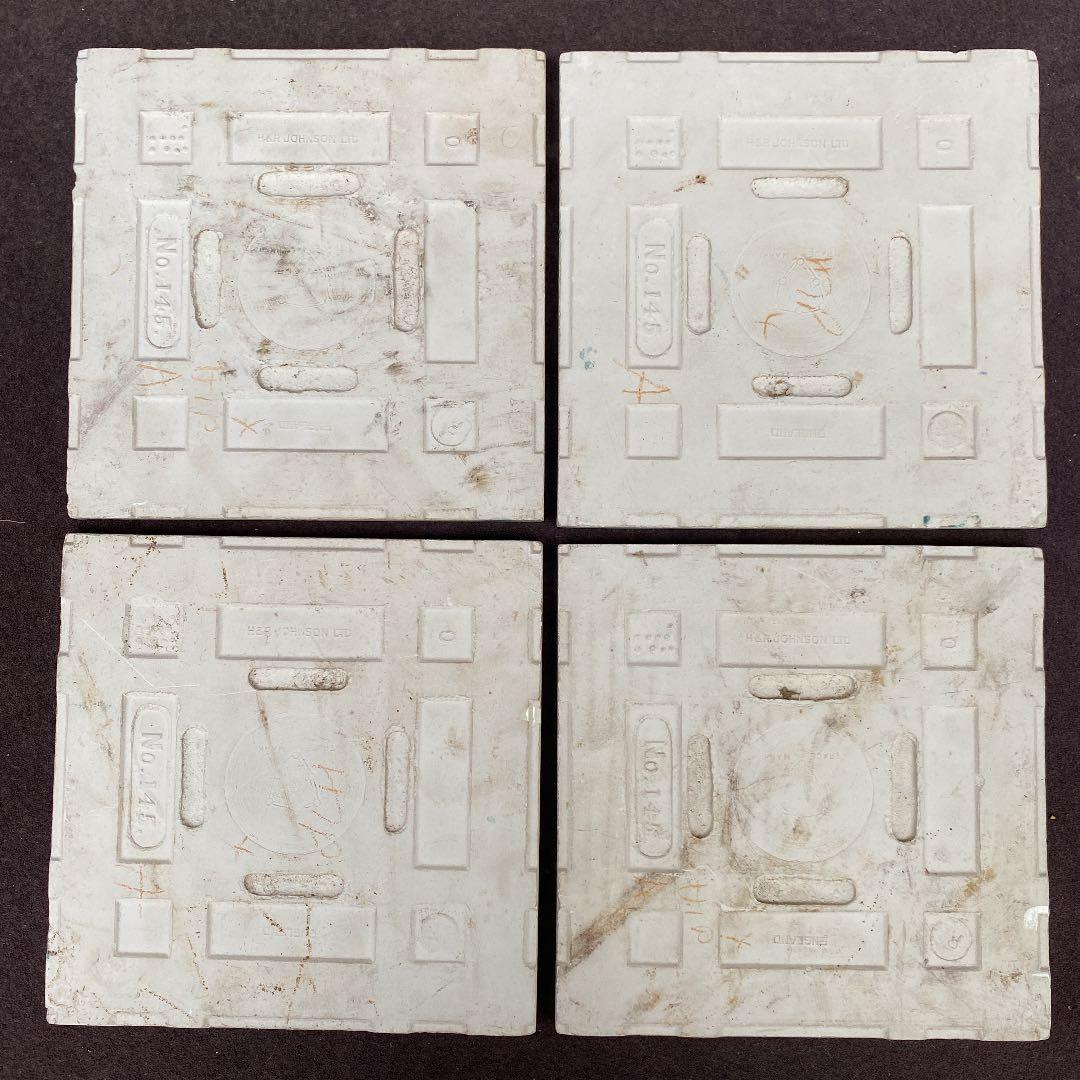 ハンドメイド英国製マジョリカタイル４枚セット　プラナカンタイル　エンボスタイル