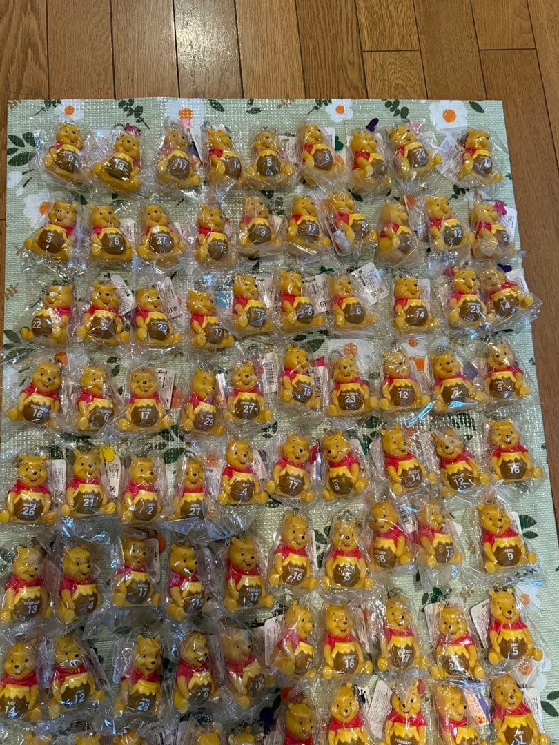 くまのプーさんキーホルダー100個