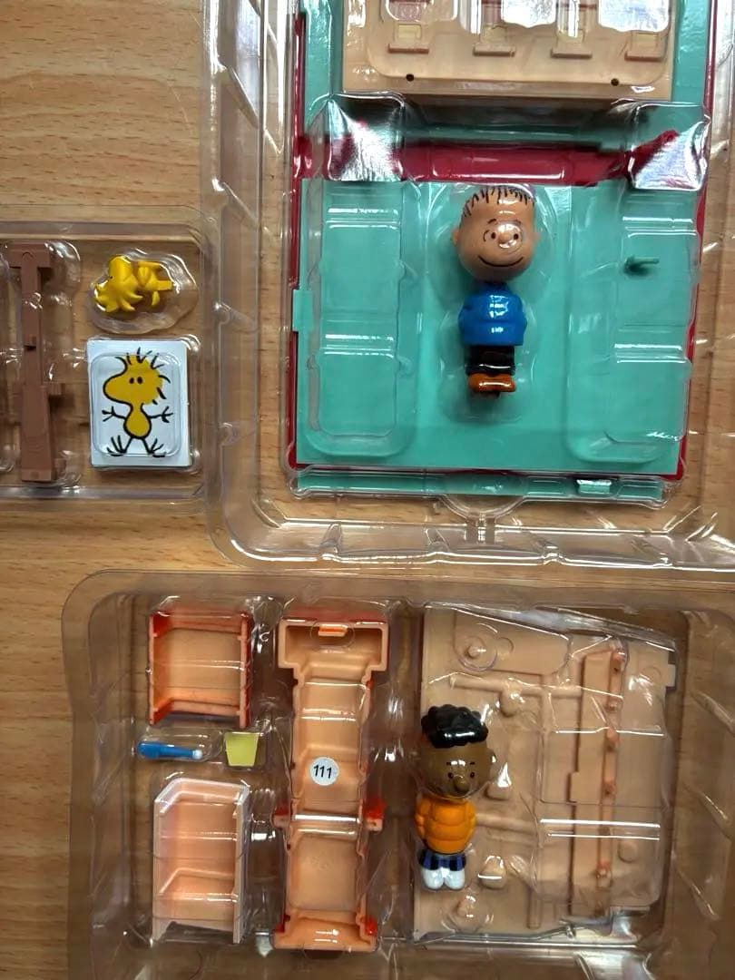 【デアゴスティーニ】スヌーピー&フレンズ 犬小屋型ボックスコレクション新品未組立