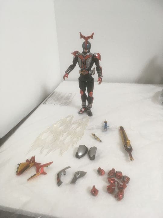 S.H.フィギュアーツ　真骨彫　仮面ライダーカブト　ハイパーフォーム