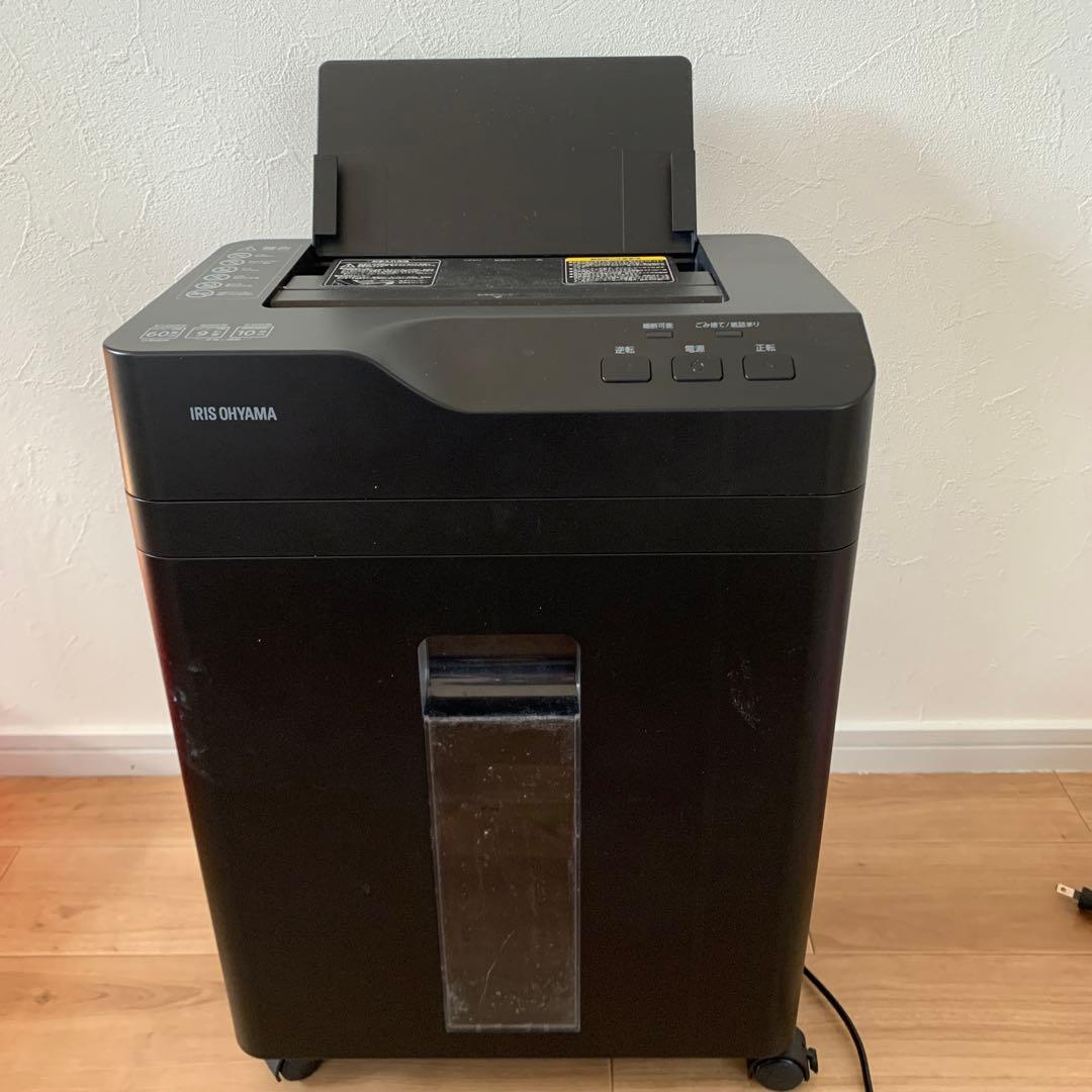 アイリスオーヤマ　クロスカット 自動細断60枚 AZ-AFSB60C ブラック