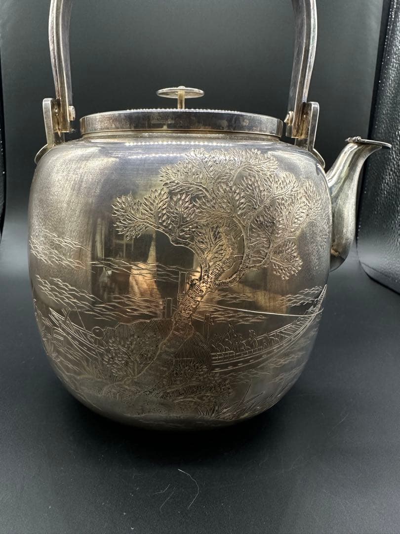 純銀　銀瓶　水差　大水指　彫刻　片切彫　箱あり　1201g 骨董古美術