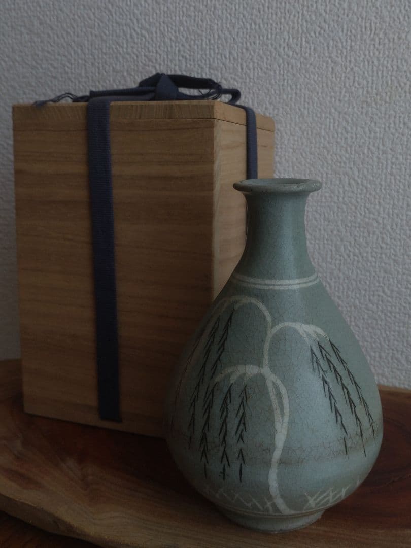 李朝　高麗青磁　白黒象嵌　朝鮮美術　梅瓶　骨董　陶芸　陶磁器　徳利　ぐい呑　盃