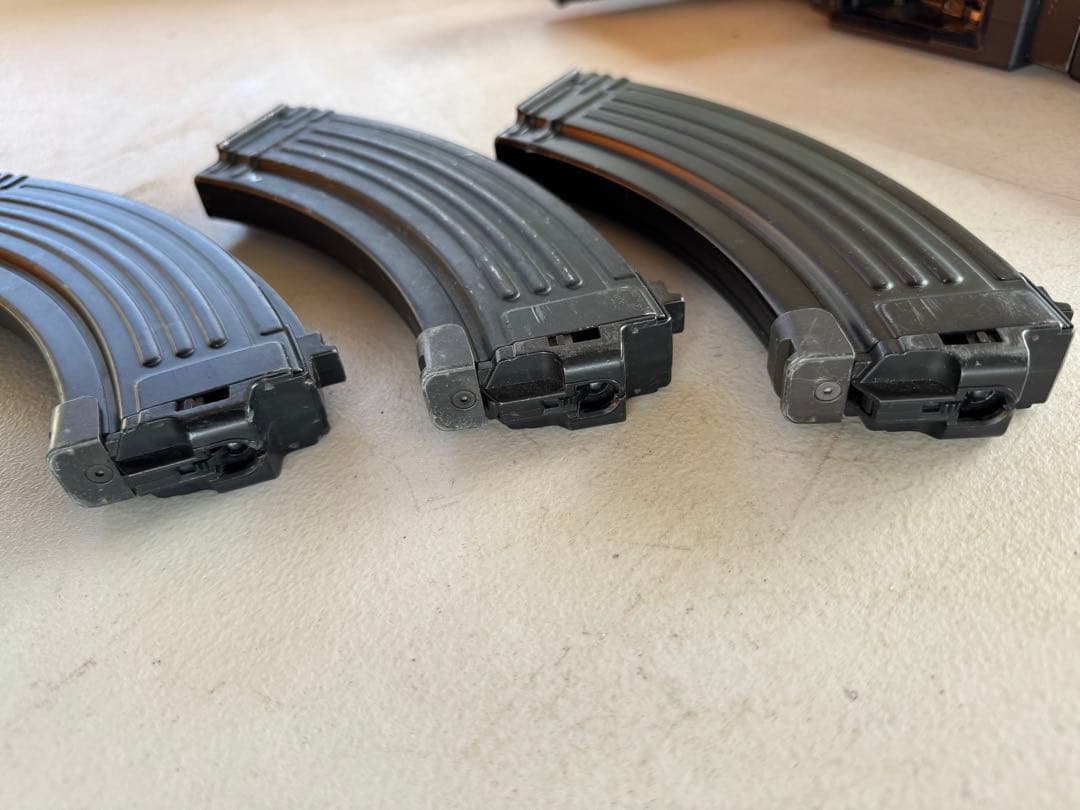 東京マルイ　AKストーム　次世代電動ガン ブラック マガジン3本付き　社外レール