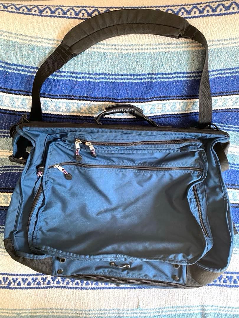 kiva トラベル　ガーメント　バッグ