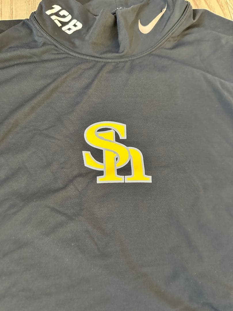 NIKEPRO ナイキプロ　福岡ソフトバンクホークス　アンダーシャツ