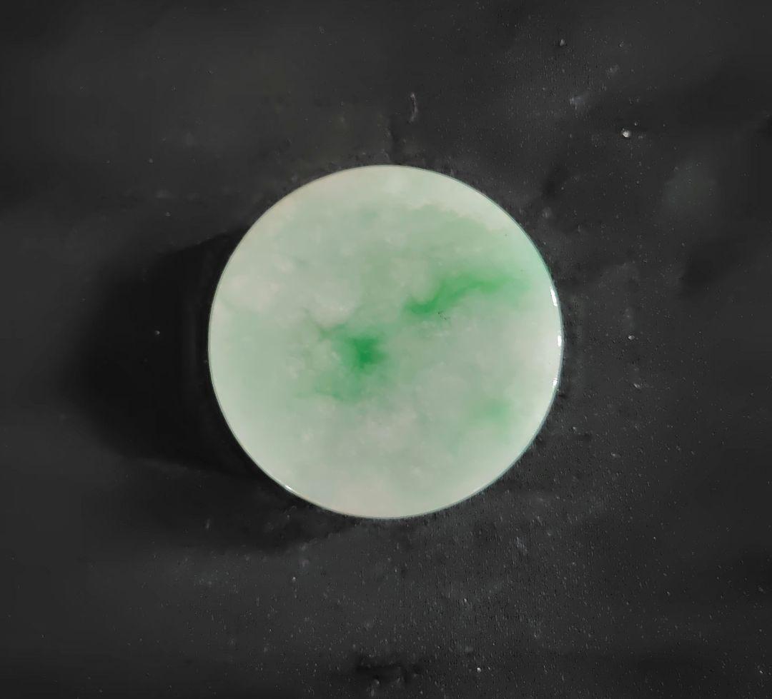 翡翠自然石の文鎮