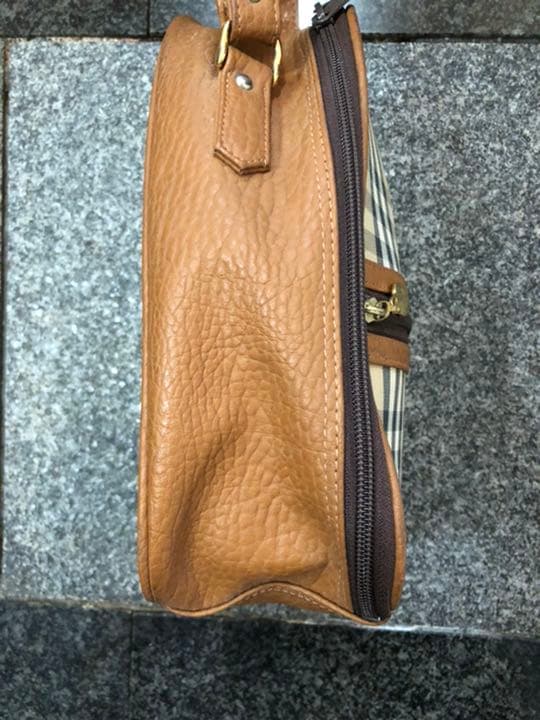 Burberry ゴルシューズ　バック