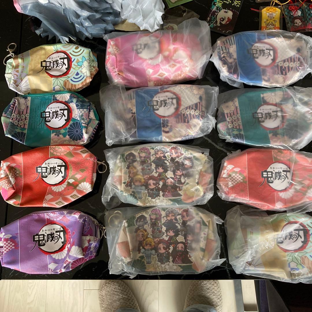 鬼滅の刃 きめつ セット　ポーチ マスク お守り キーホルダー シール 他