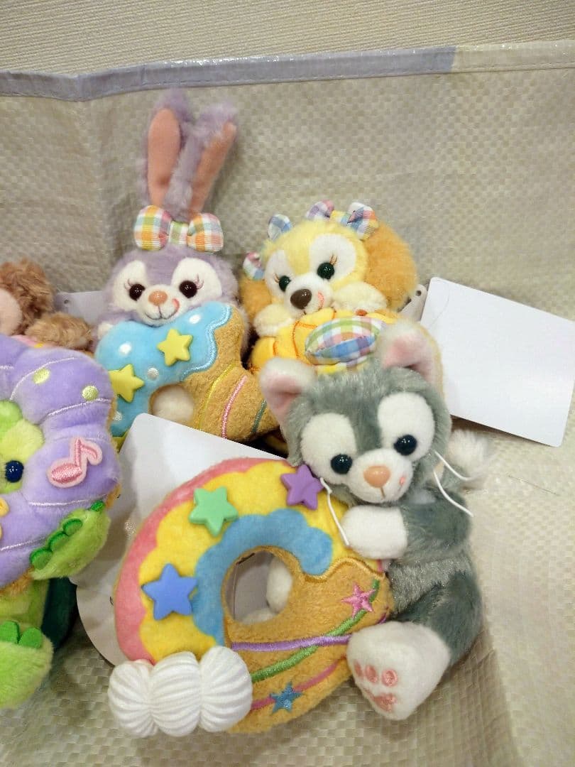 ダッフィーフレンズ　ぬいぐるみキーチェーン　ドーナツ　フィルド・ウィズ・ジョイ