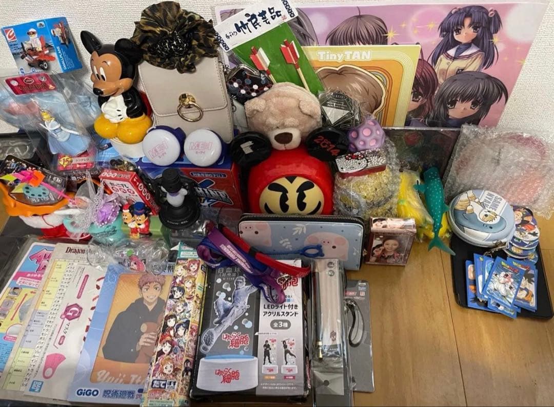 アニメ ミニフィギュア 大量ドラゴンボール サンリオ ワンピース 鬼滅の刃 他