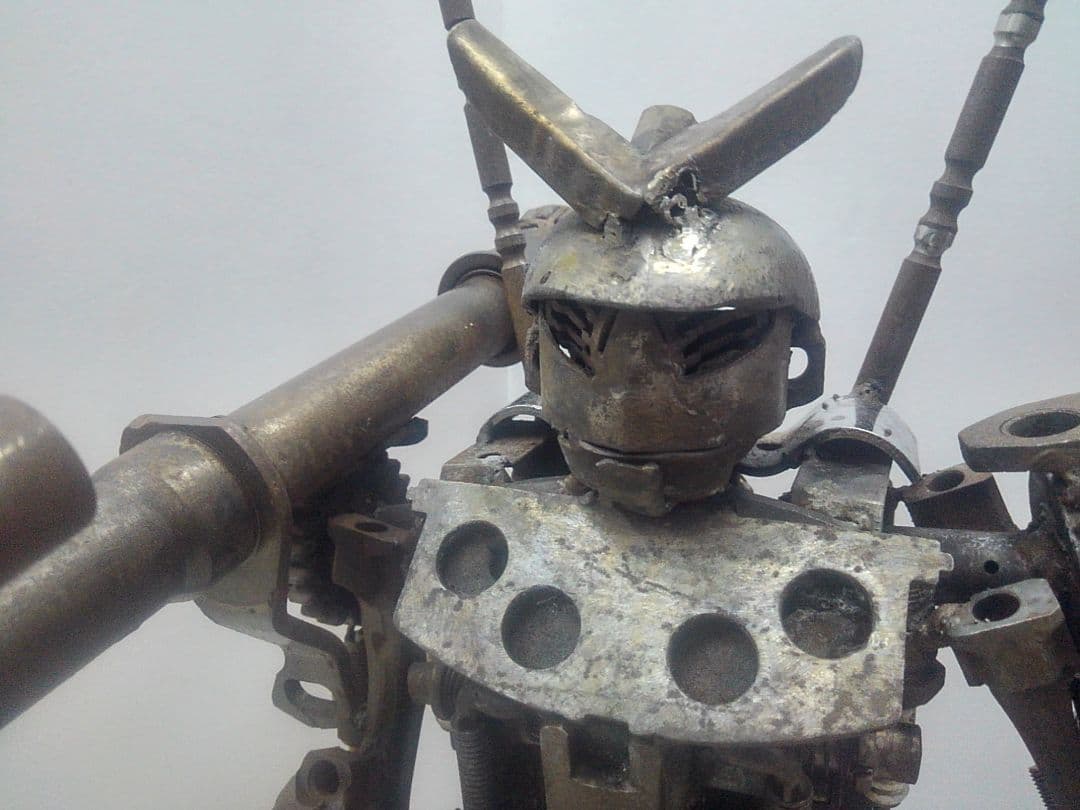 手作り　鉄製ロボット　ガンダム風