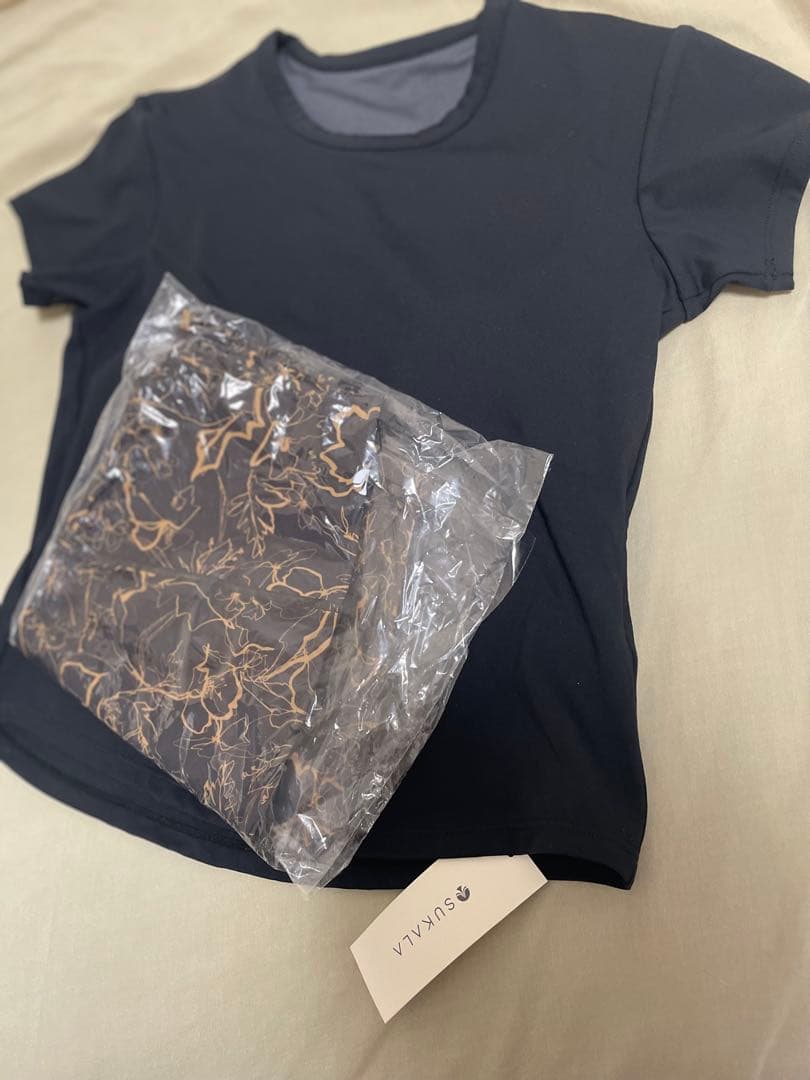 【新品タグ付き】SUKALA カップ付きTee&レギンスセットアップ　Mサイズ