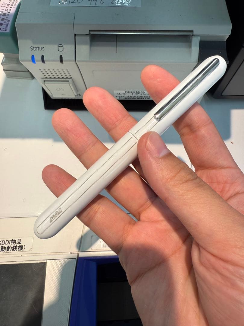 ホワイト 万年筆 スリムデザイン