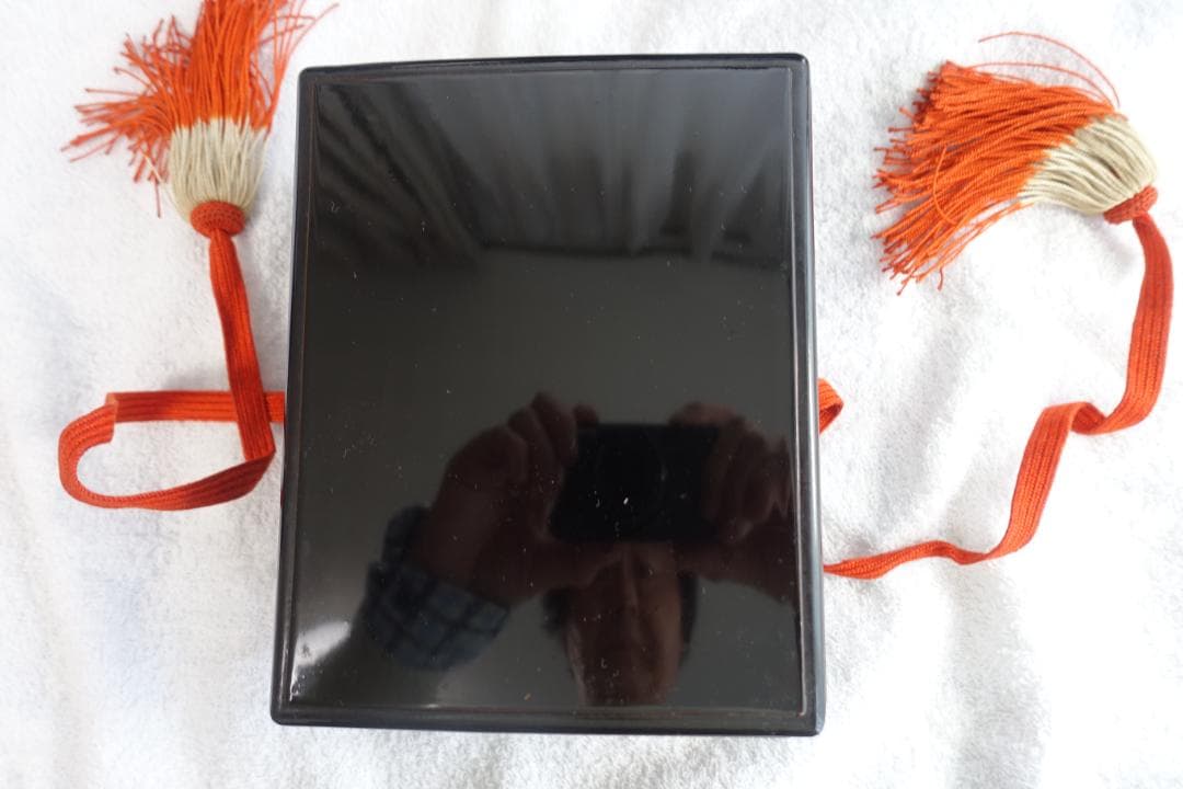 高級琴柱　　豪華箱入り　黒い木製箱 赤白房飾り付き　骨董