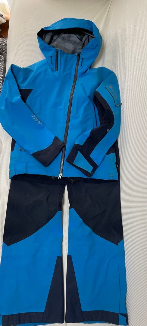 ゴールドウィン　スキーウエア　綿なしシェルタイプ上下