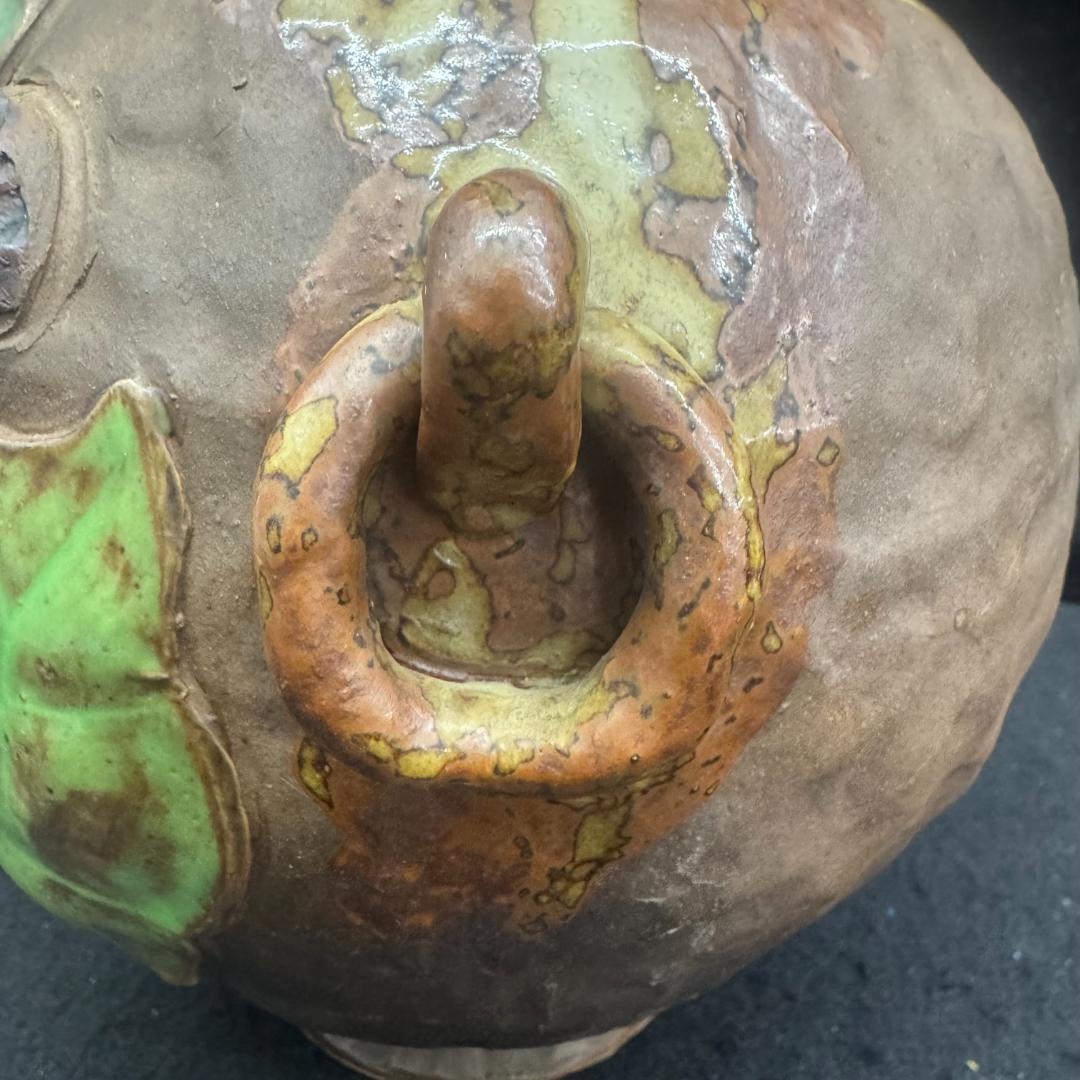 希少！鍋島焼幾平作 盛上彩釉 柿絵彫浮彫 双耳 花瓶