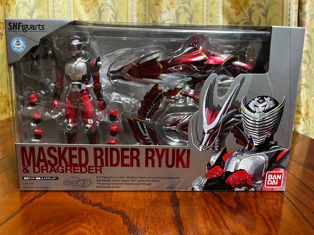 S.H.Figuarts 仮面ライダー龍騎＆ドラグレッダー　新品　未使用品
