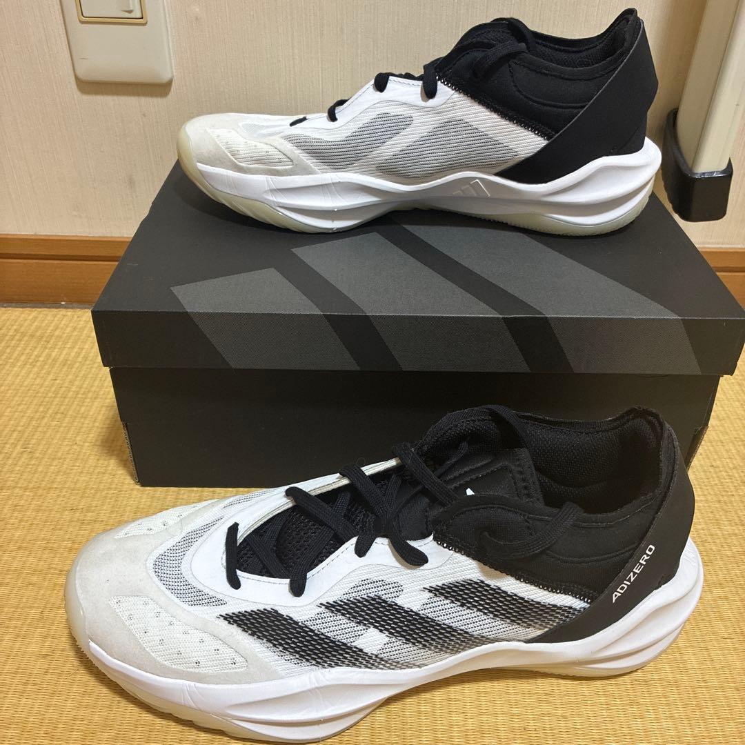 大人気、adidasバスケットシューズ