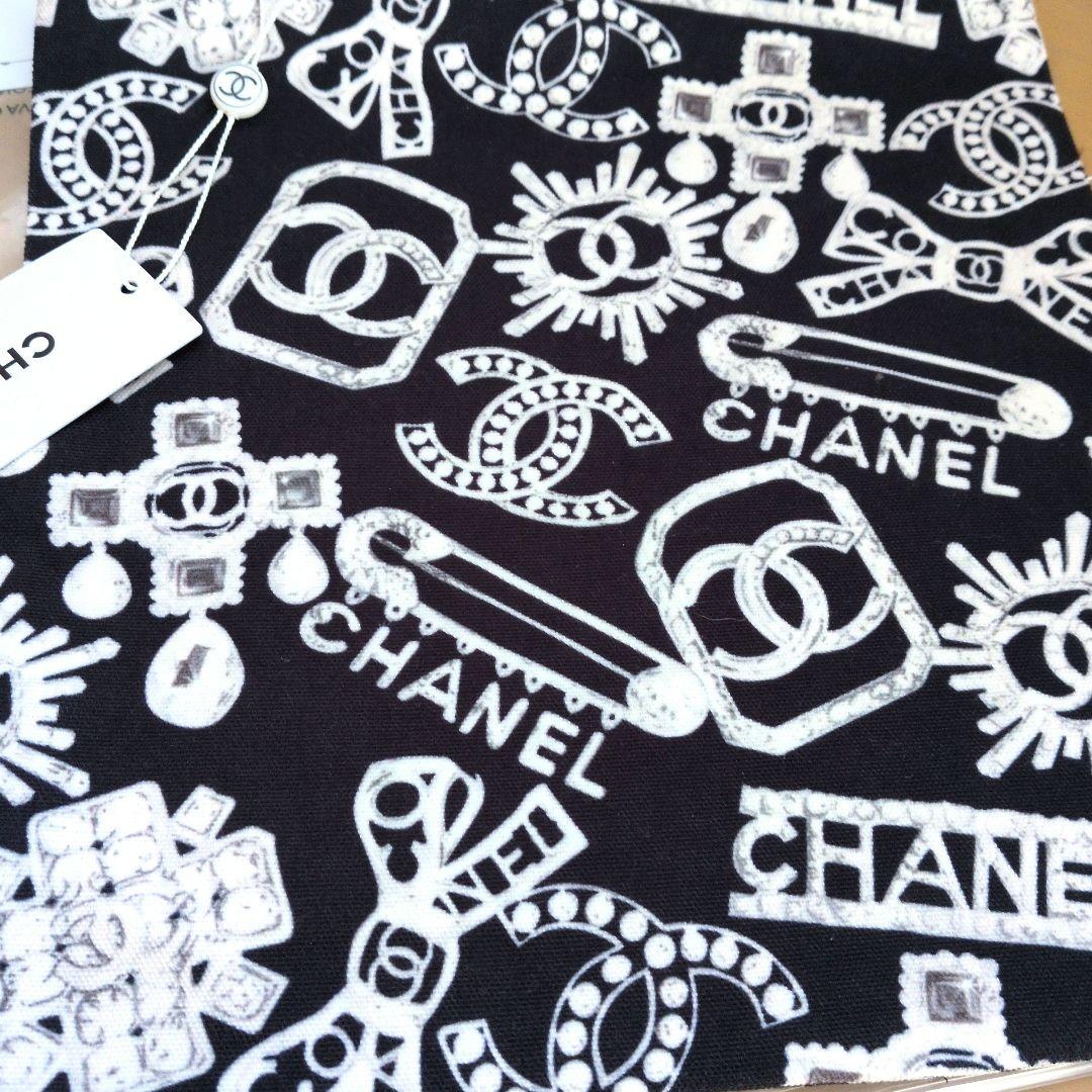 m*i様 CHANEL ロゴプリント トートバッグ